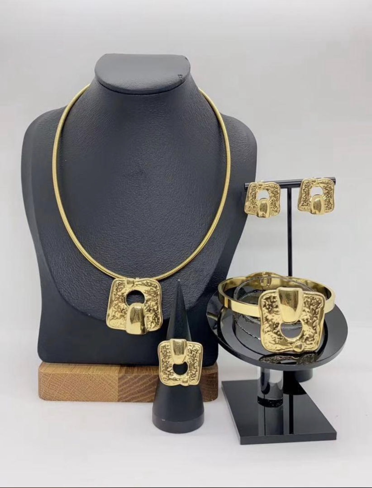 Gold set collective 4