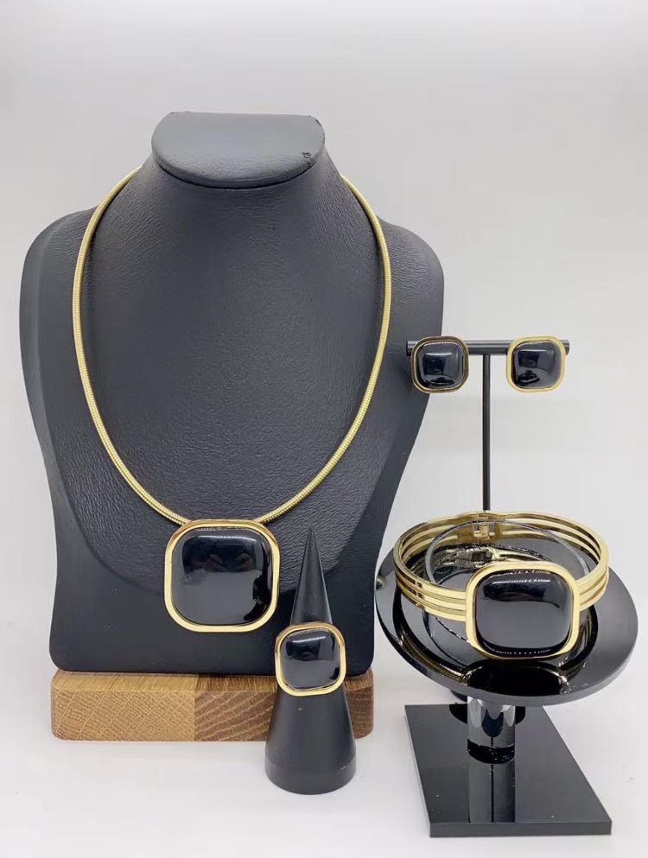 The “Midnight Gold” Collection