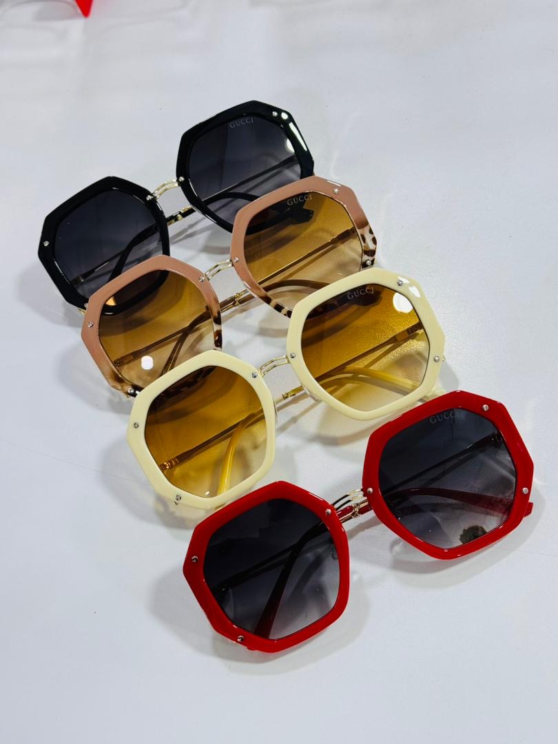 Classic medium gucci glasses