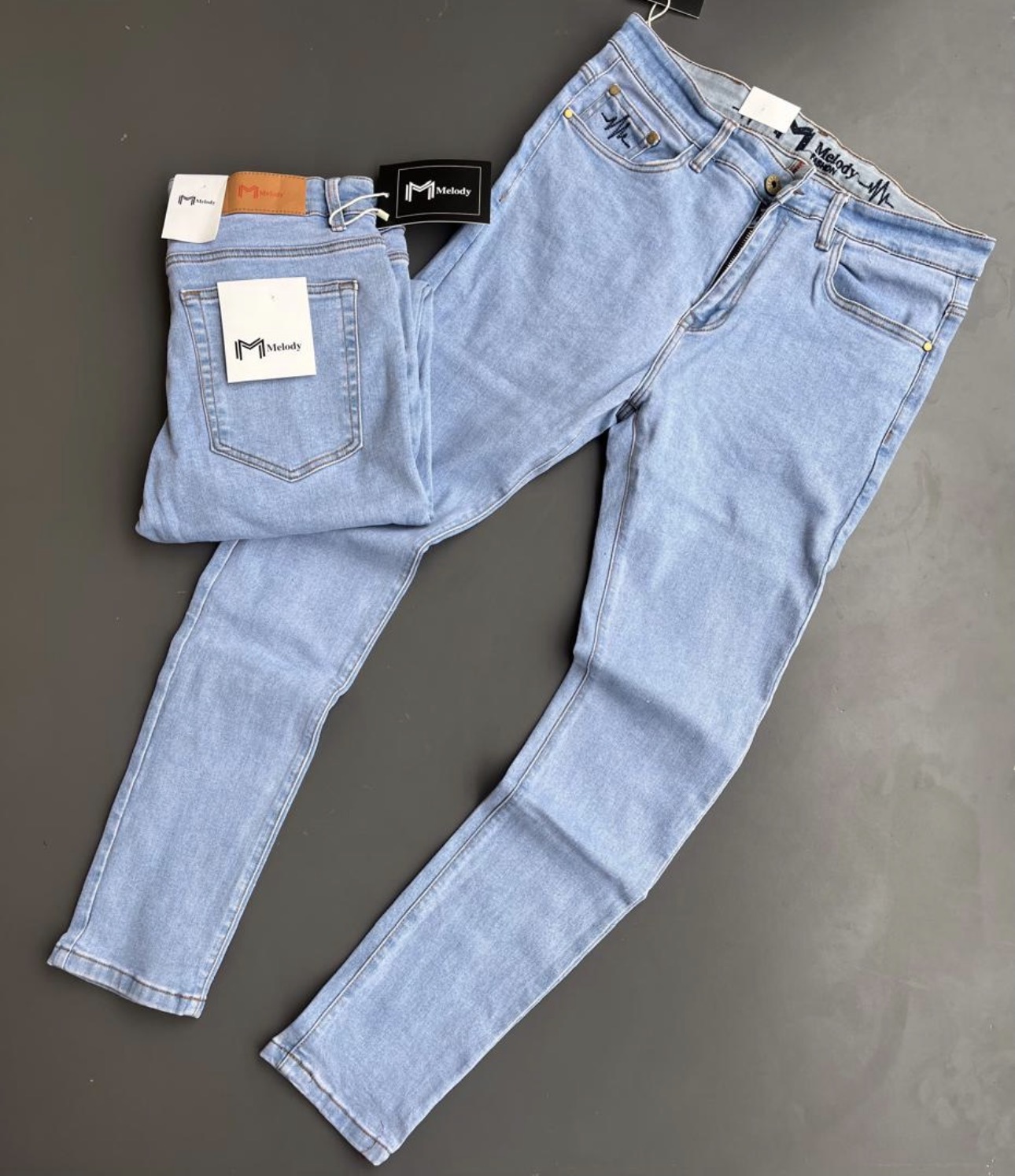 Light Wash Fit Jeans
